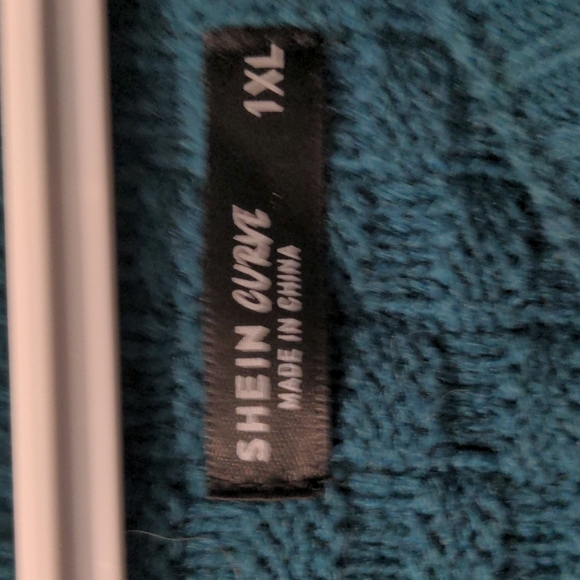 Size 1xl Shein belted sweater - Picture 3 of 3